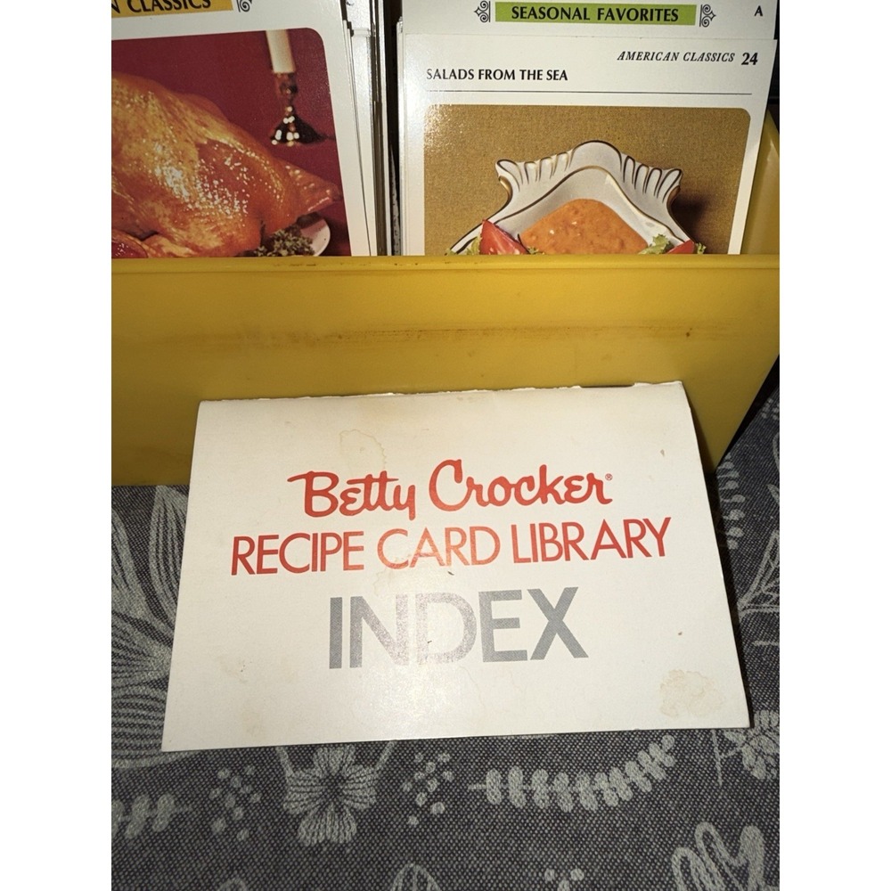Vintage 1971 The Betty Crocker Recipe Card Library Yellow & Gold Box Complete